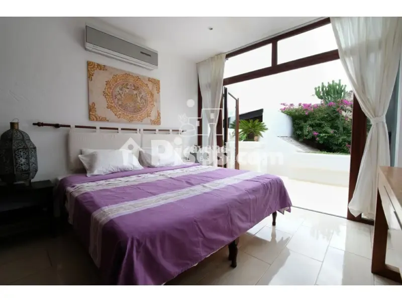Bedrooms - Villa with Sea Views in Cap Martinet
