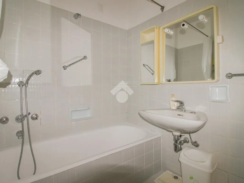 Bagni - Studio Apartment with Lake View in Gardone Riviera