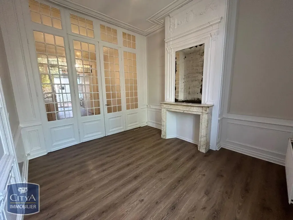 Elutuba - 2-Bedroom Apartment with Patio in Lille
