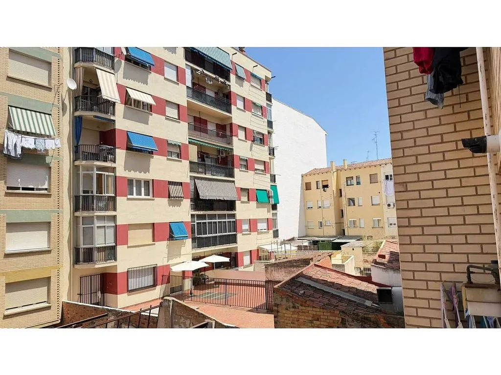 Balcon - 2-Bedroom Apartment with Balcony in Logroño