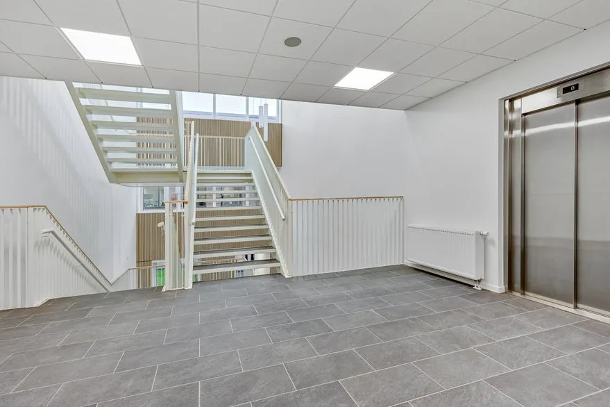 Esik - Modern Office with Garden Access in Tangen