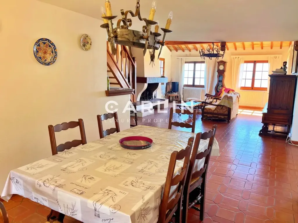 Söögituba - Luxury Villa with Sea Views in Ramatuelle