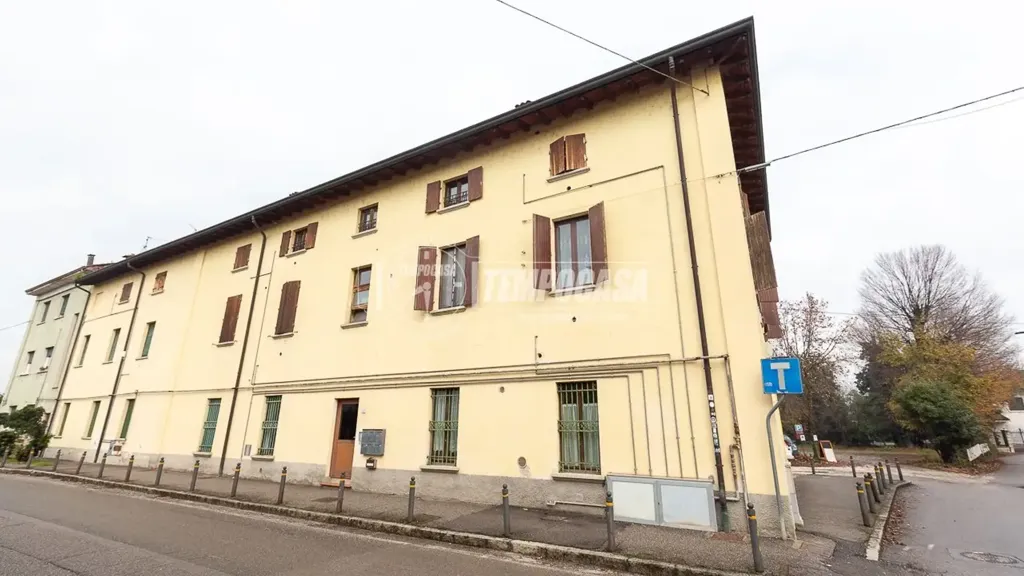 Välivaade - Spacious Trilocale with Parking in Brescia