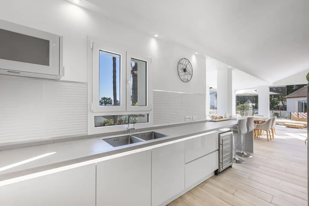 Cuisine - Refurbished Villa with Sea Views in La Duquesa