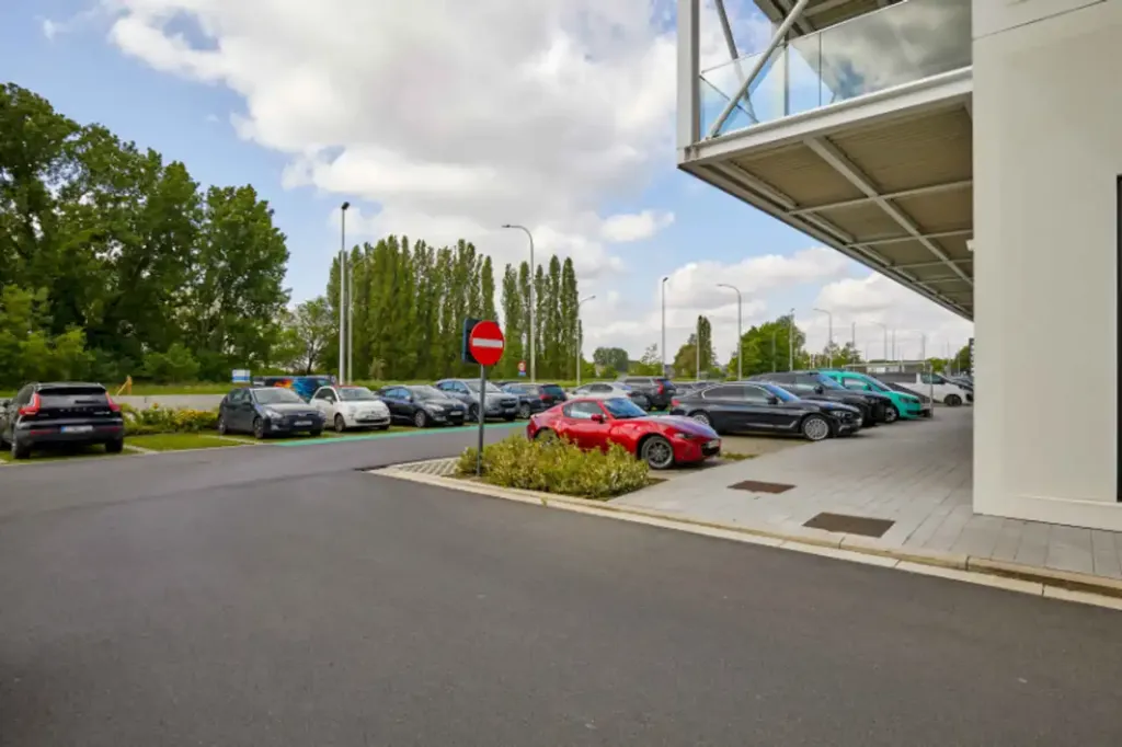 Exterior - Office Space with Terrace in Roeselare