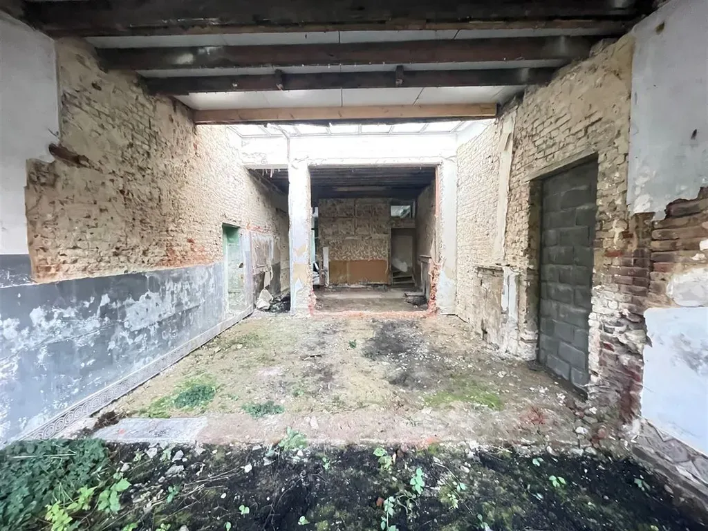 Toad - 3-Faced House Awaiting Renovation in Aulnois
