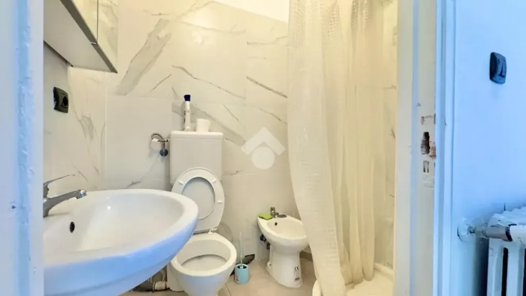 Bathrooms - 4-Room Apartment with Balcony in Bari