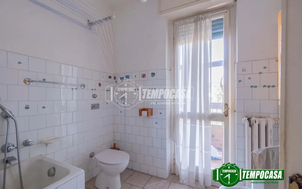 Baños - Three-Bedroom Apartment with Triple Exposure in Milan