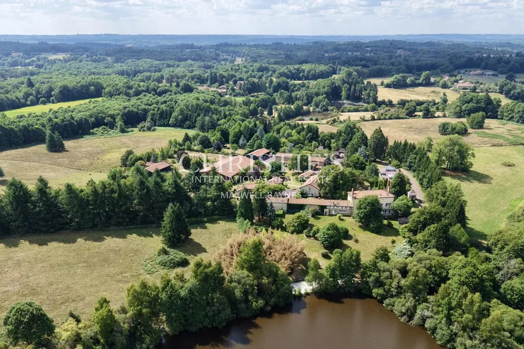 Vue aérienne - Domaine Historique avec Écuries dans le Périgord Vert