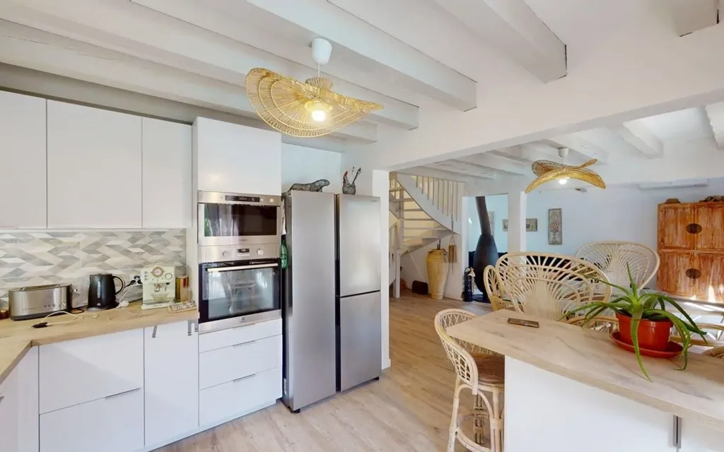 Köök - Renovated Villa with Pool in Saubion