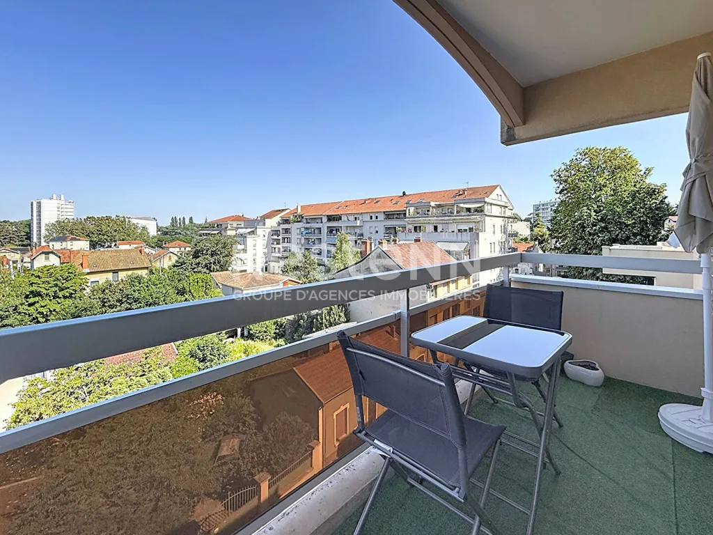Balcon - Appartement T2 Balcon en Dernier Étage Centre Ville à Bron