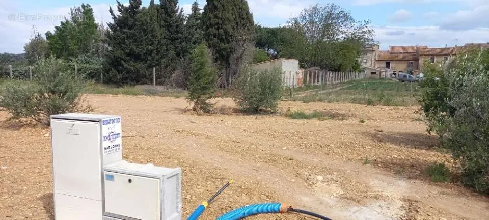 Aed - Buildable Plot with Garden in Ornaisons