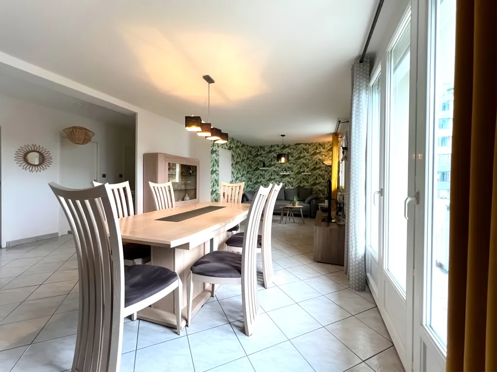 Söögituba - T5 Apartment with Mountain View in Secure Residence