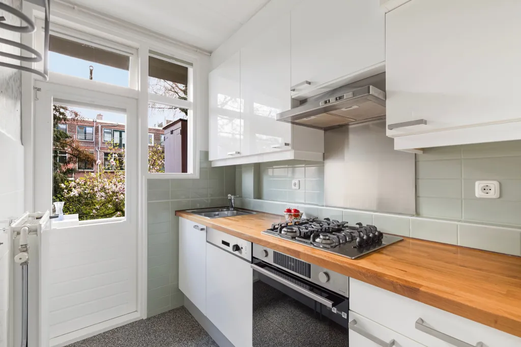 Cuisine - 1940s Apartment with South-Facing Balcony in Blijdorp