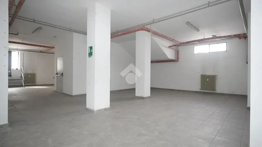 Garage - Commercial Space with Central Location in Susa