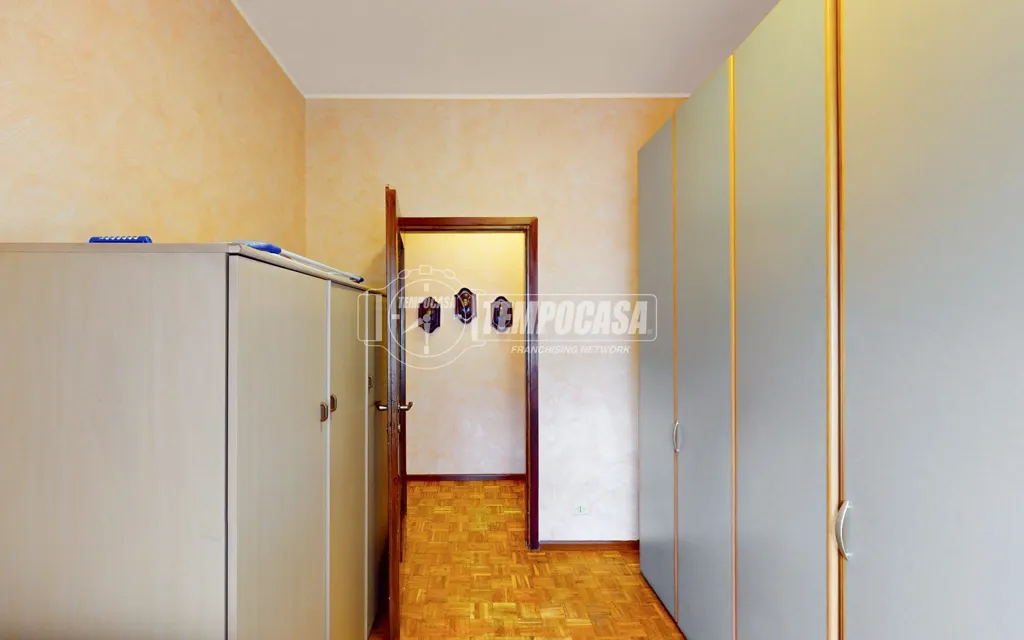 Rooms - Four-Room Apartment with Balcony in Paullo