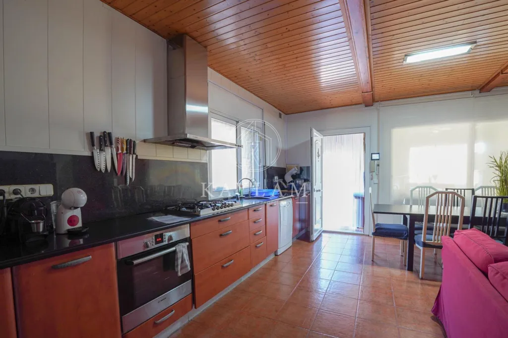 Köök - Rustic Chalet with Pool in Canyelles