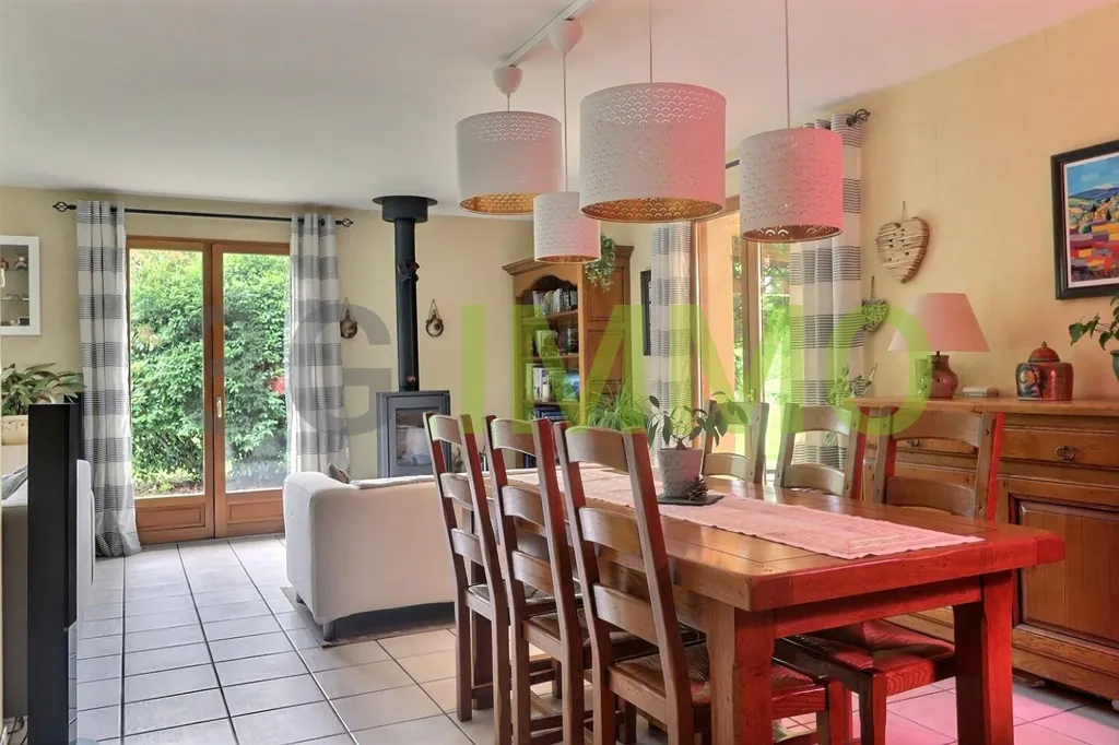 Salle à manger - Maison d'Architecte avec Piscine au Calme à Lezoux