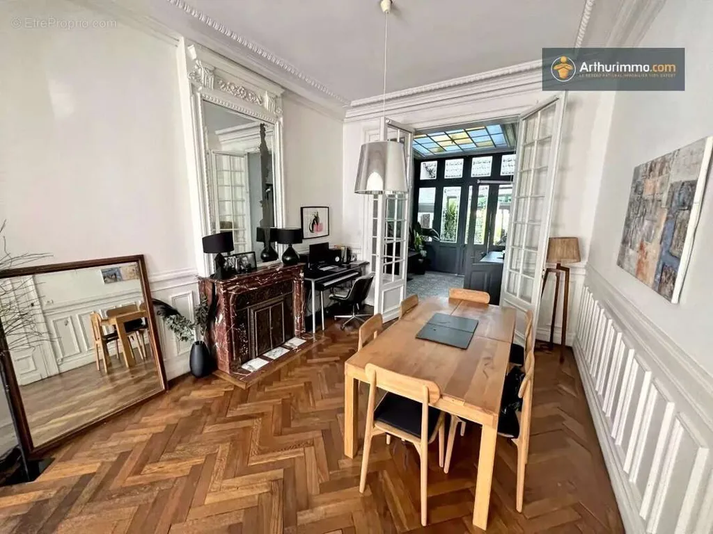 Sala da pranzo - Authentic Bourgeois House with Garden in Roubaix