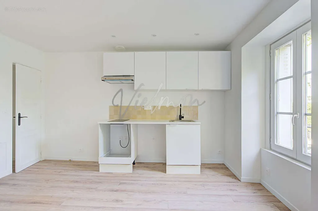 Cuisine - Studio Rénové à Saint-Germain-en-Laye