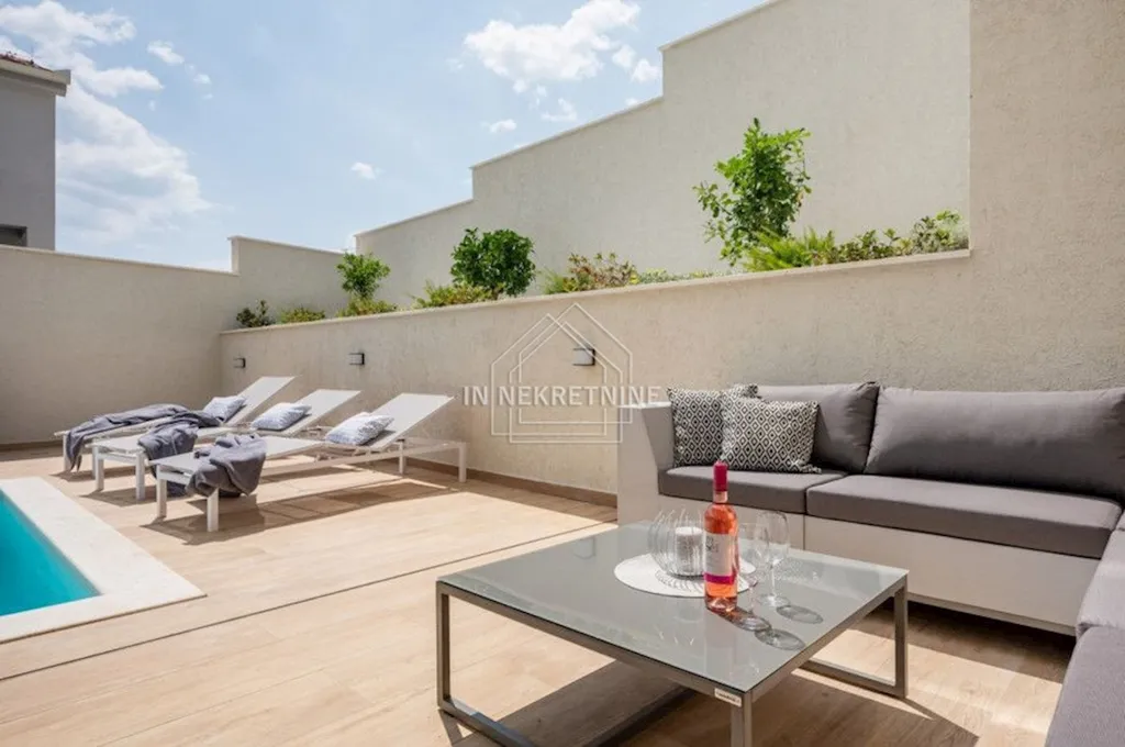 Piscine - Luxury Villa with Pool and Sea View
