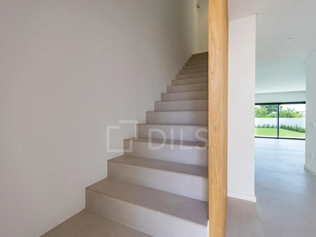 Pièces - Semi-Detached House with Pool in Olhão