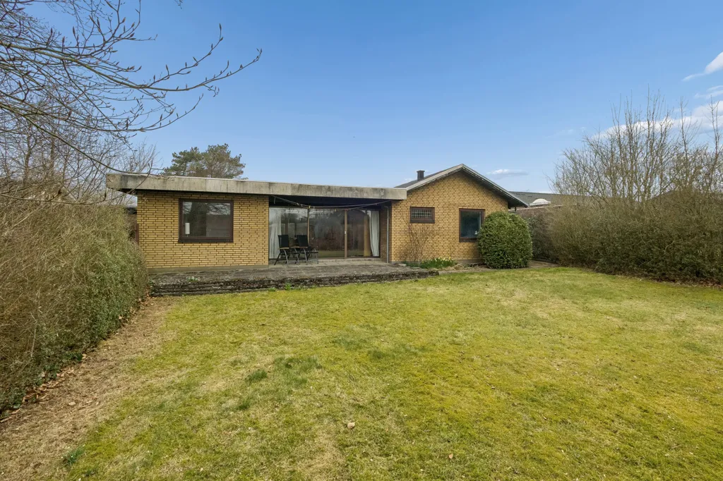 Jardin - Spacious Villa with Garden in Vinderup