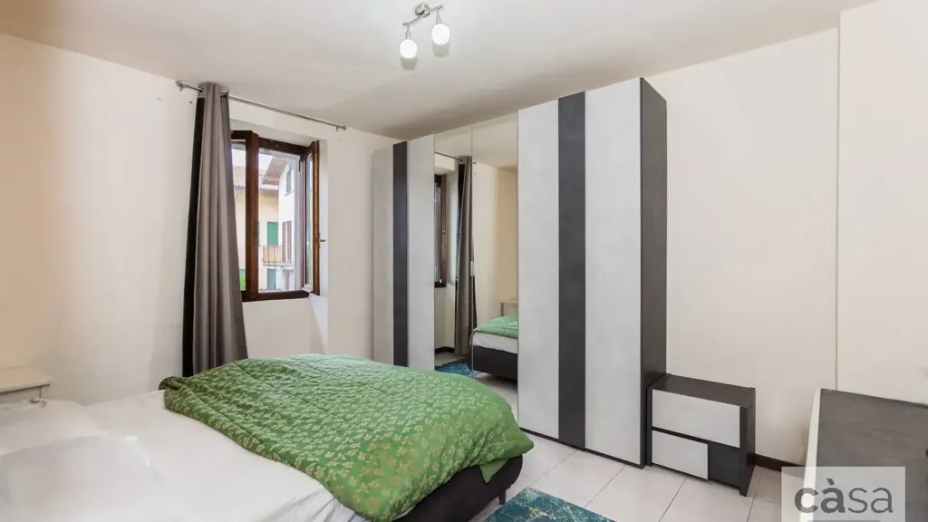 Chambres - Semi-detached Apartment with Balcony in Malnate