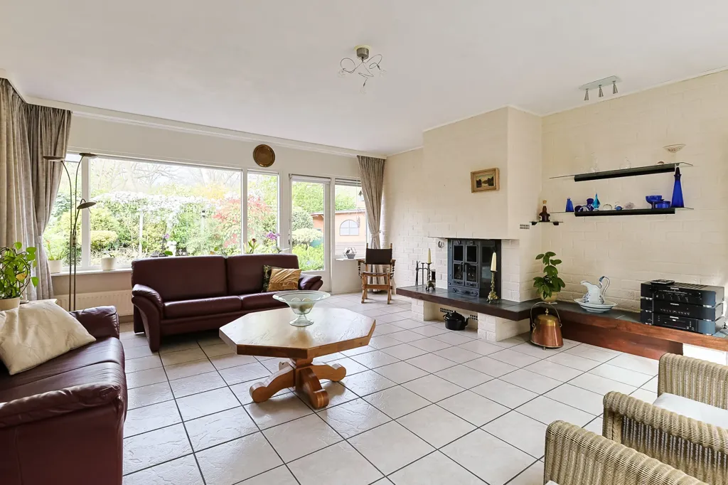 Elutuba - Playfully Designed Corner Home with Patio in Leiderdorp