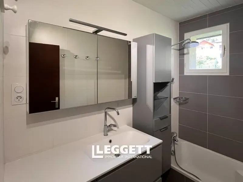 Bagni - 3-Bedroom House with Mountain View in Lathuile