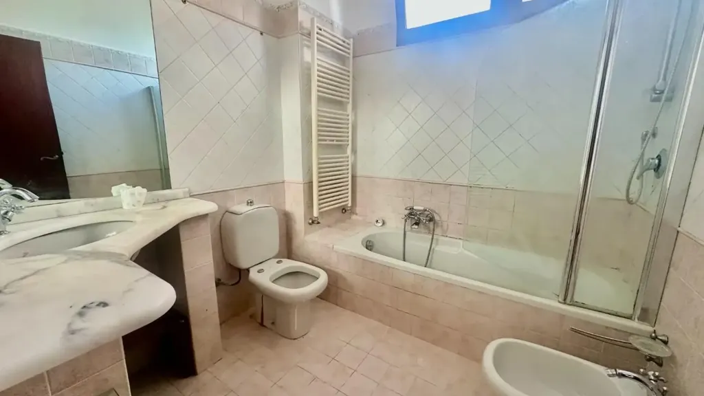 Salles de bain - Apartment with Private Garden in Carrara