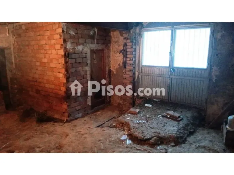 Toad - Rustic House for Renovation in Castellón