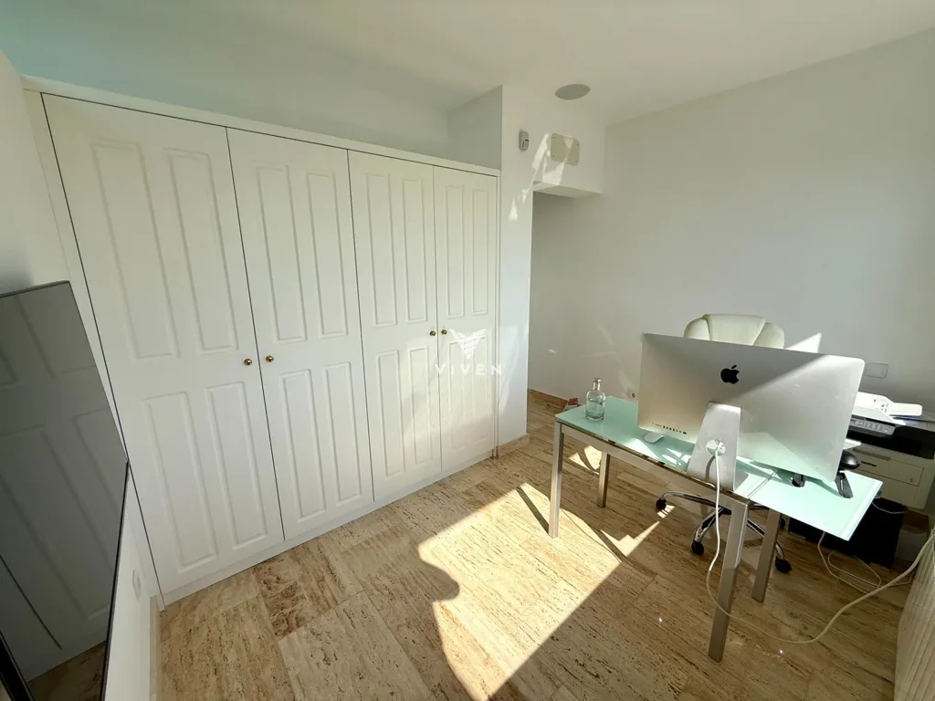 Bureau - Luxury Villa with Sea View in Castellet