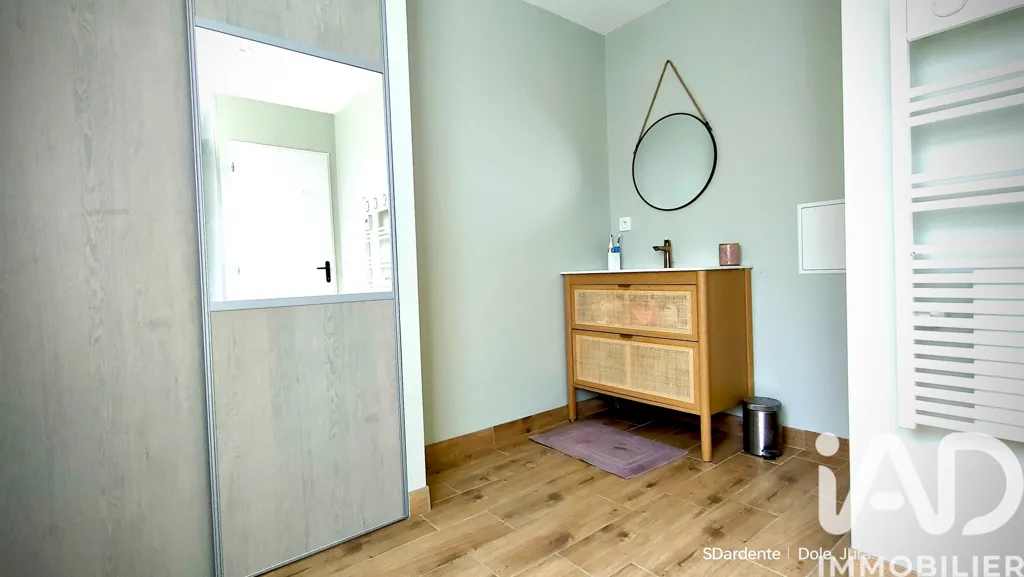 Salles de bain - Maison Traditionnelle Rénovée avec Balcon à Dole