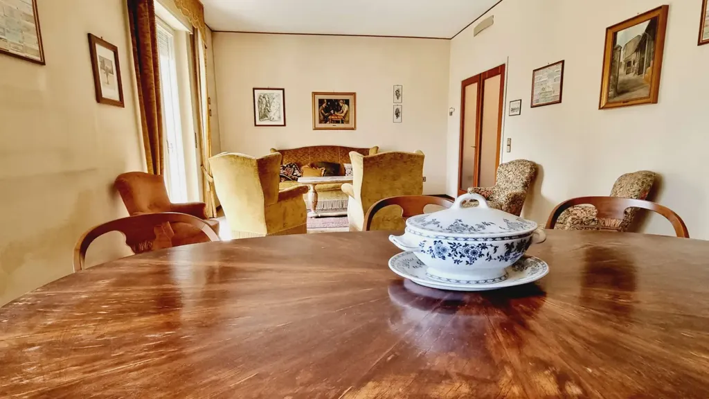 Salle à manger - Apartment with Balcony in Piacenza