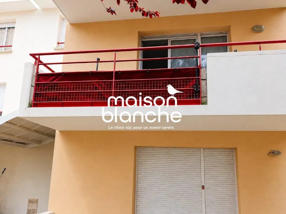 Extérieur - Appartement Lumineux avec Balcon à Partenay