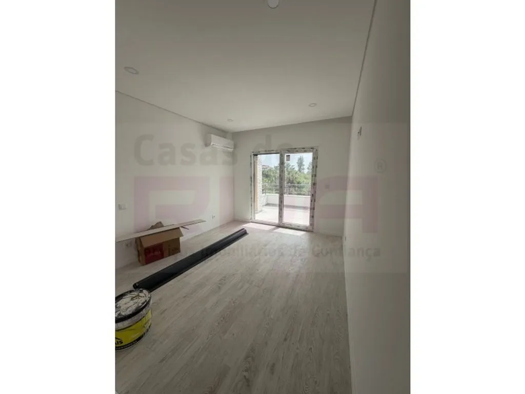 Pièces - Luxury Apartment with Garage in Seixal