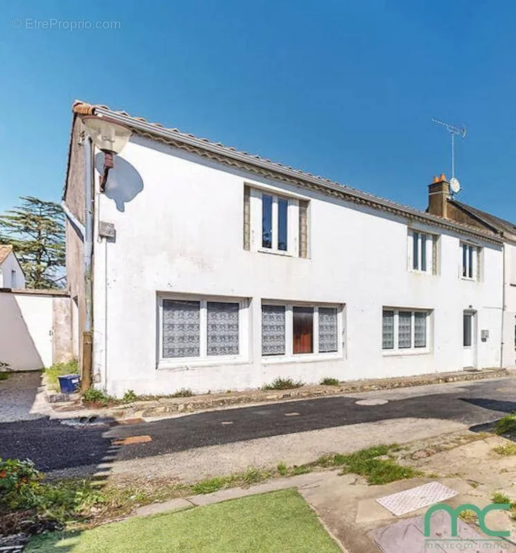 Välivaade - House with Potential in La Mothe Achard