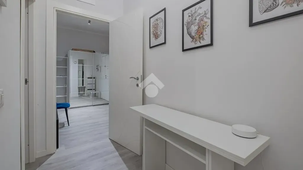 Entrée - Rearranged Apartment with Balcony in Rome