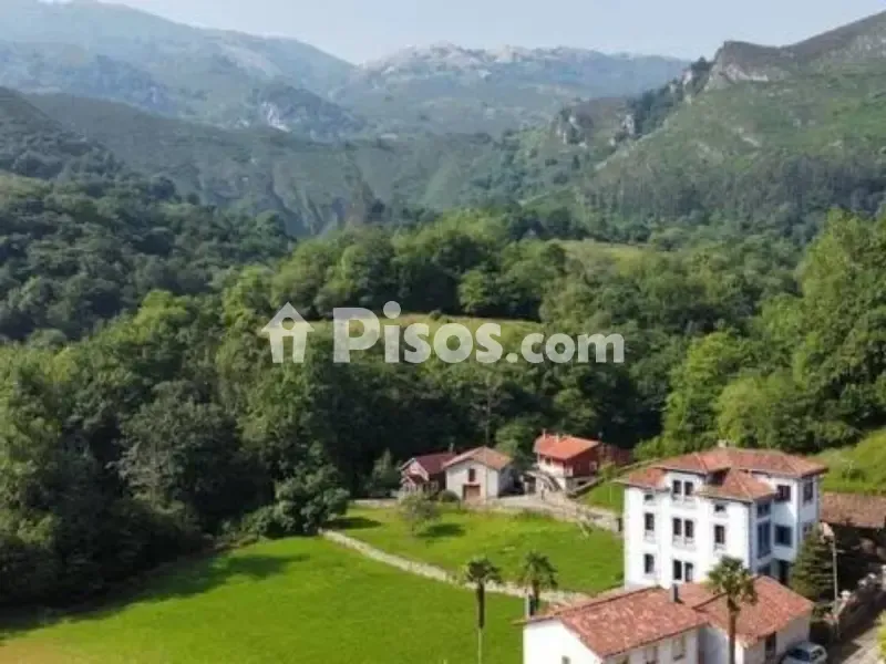 Õhuvaade - Historic Indian-Style Chalet in Llanes