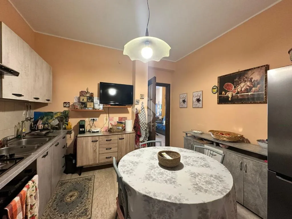 Köök - Three-Bedroom Apartment with Balcony in Crotone