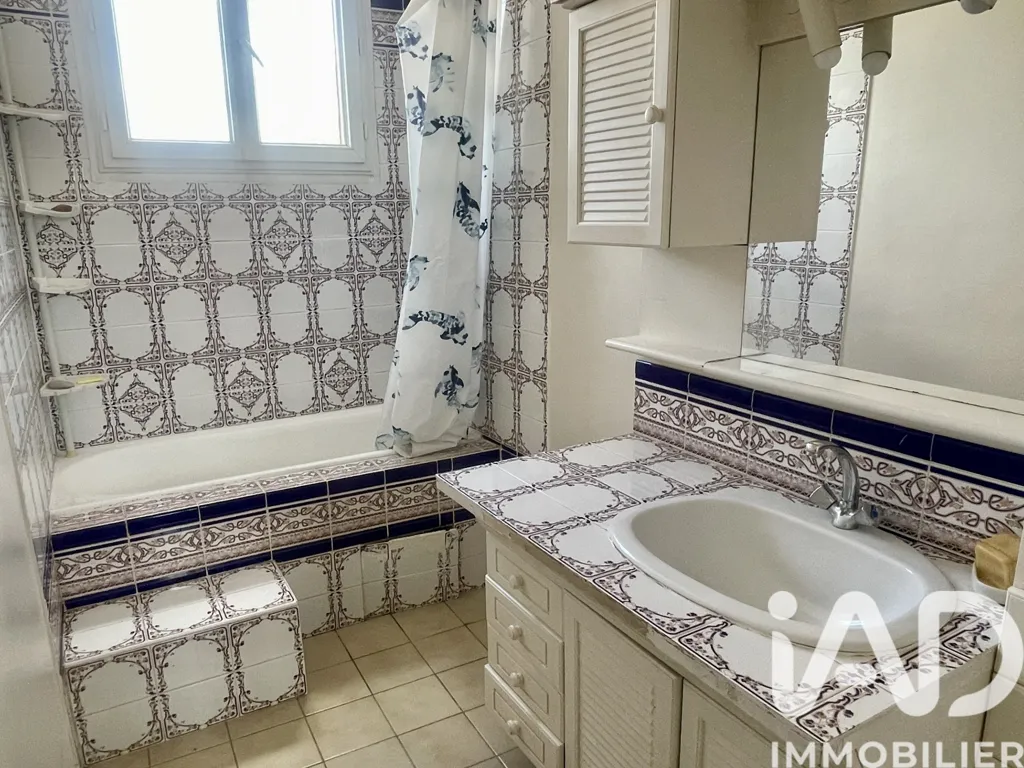Vannitoad - Spacious Apartment with Double Orientation in Clamart