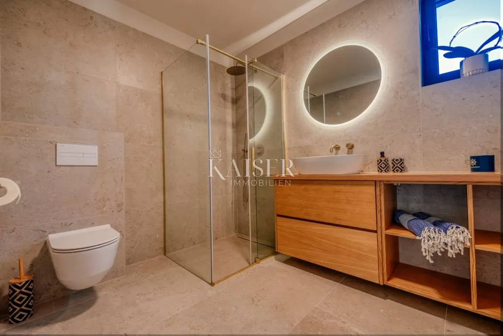Bathrooms - Luxury Villa with Infinity Pool on Mali Iž