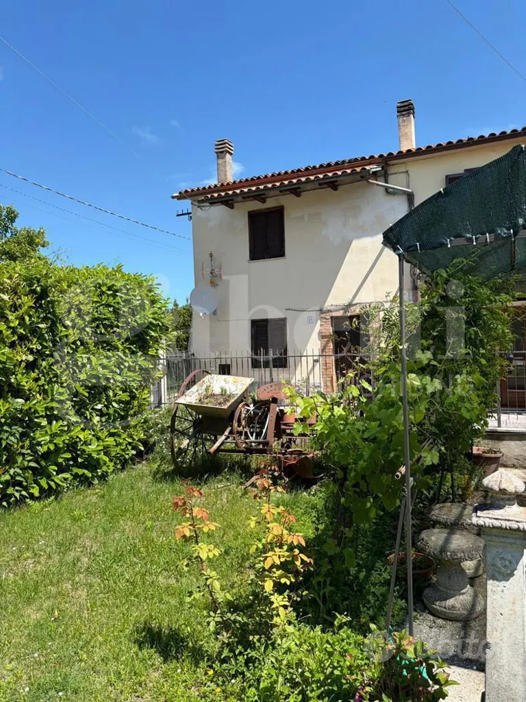 Aed - Four-Room Apartment with Balcony in Rivodutri