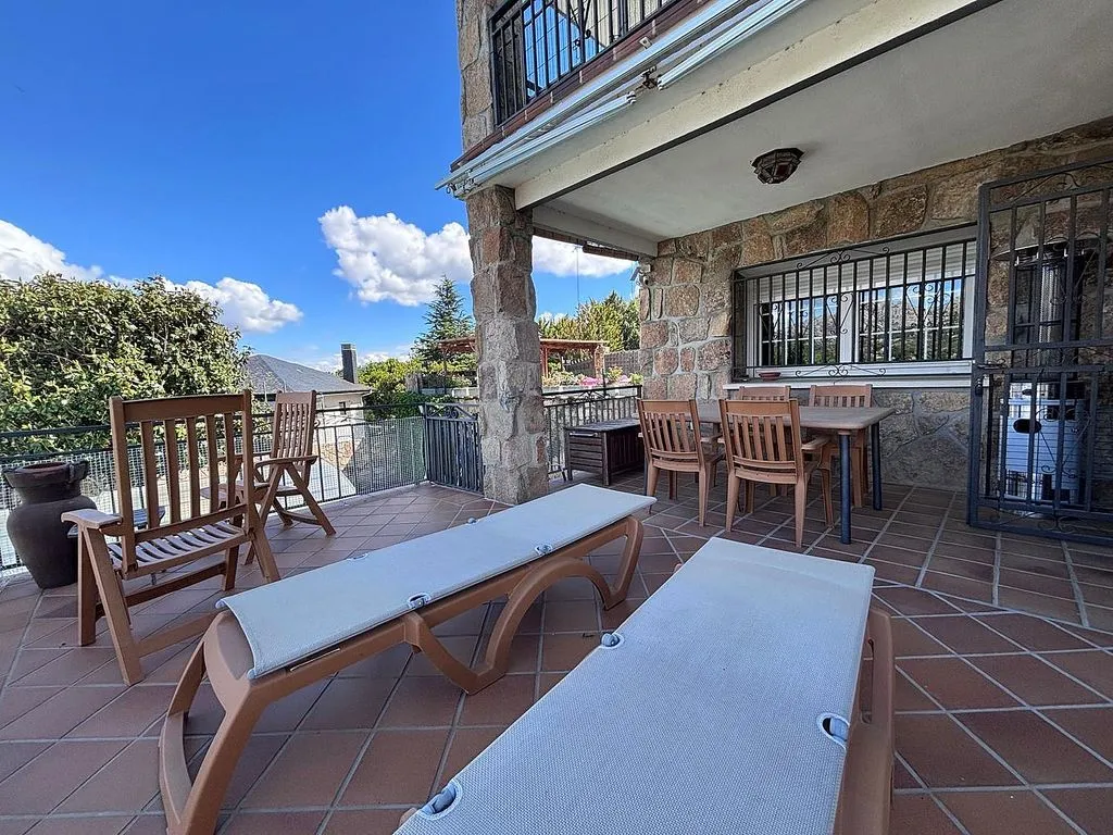 Terrace - Chalet with Pool and Terrace in El Boalo
