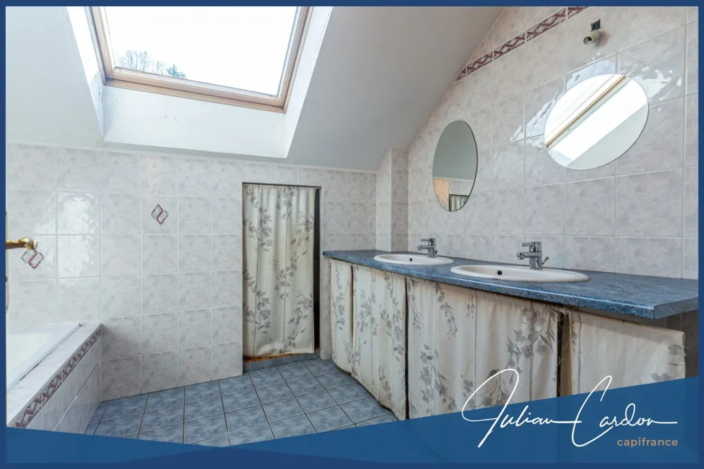Salles de bain - Maison d'Architecte avec Terrasse à Cuvat