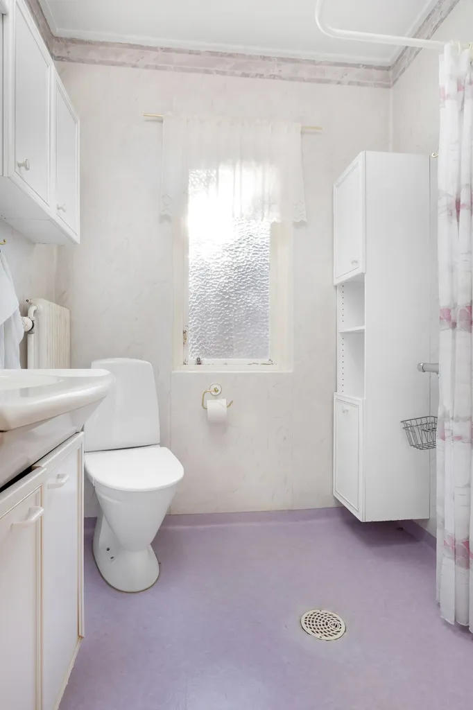 Salles de bain - Disponent Villa with Lake View in Lindesberg