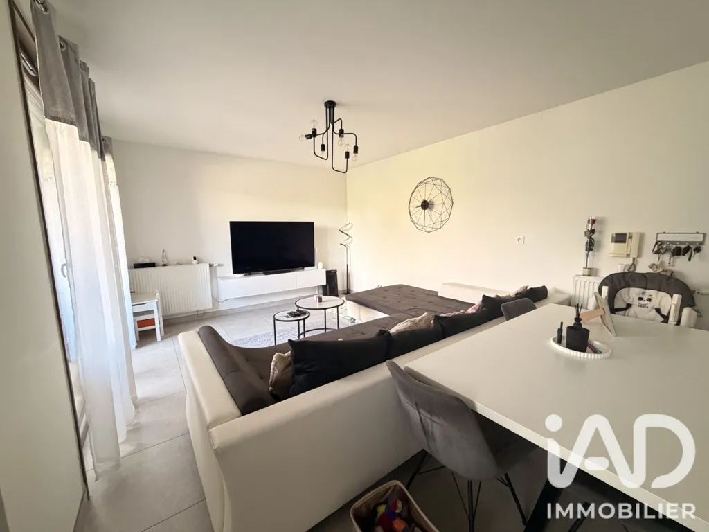 Séjour - Appartement T3 avec Balcon au Centre de Viry