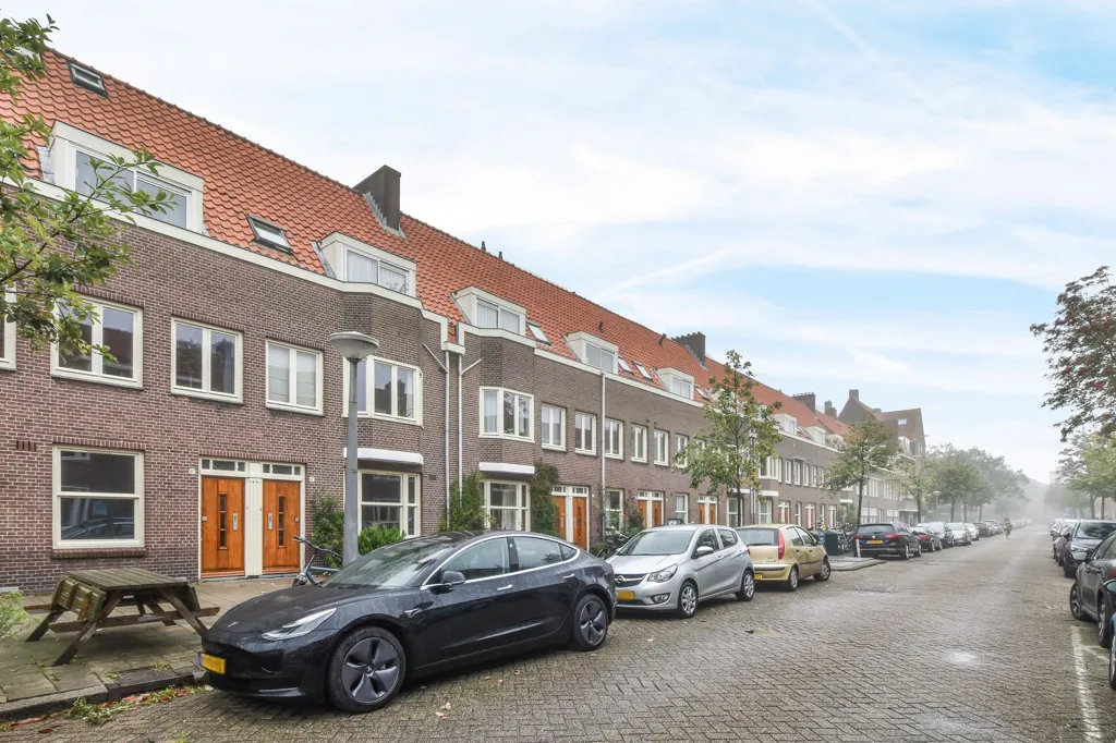Välivaade - Historic House with East Facing in Amsterdam