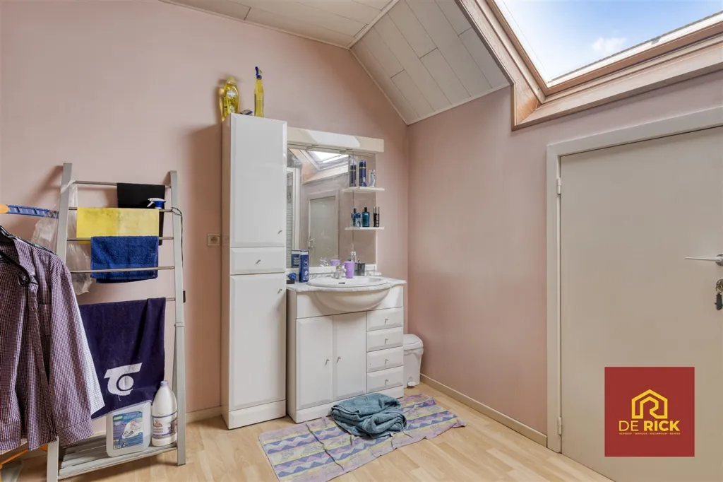 Salles de bain - Maison avec Terrasse et Garage à Aalst
